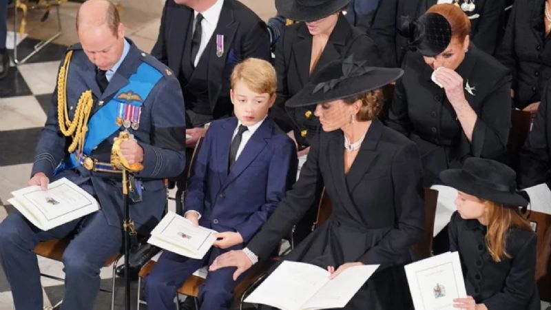 Cómo el funeral de la reina le mostró al mundo un vistazo al verdadero estilo de crianza de Kate Middleton