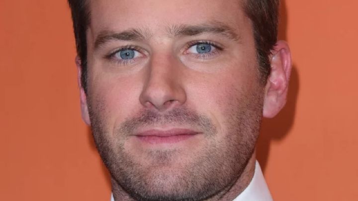 Elizabeth Chambers, ex de Armie Hammer, enfrenta nuevos reclamos que levantan las cejas