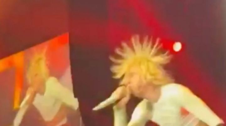 Machine Gun Kelly se ELECTROCUTÓ durante un show