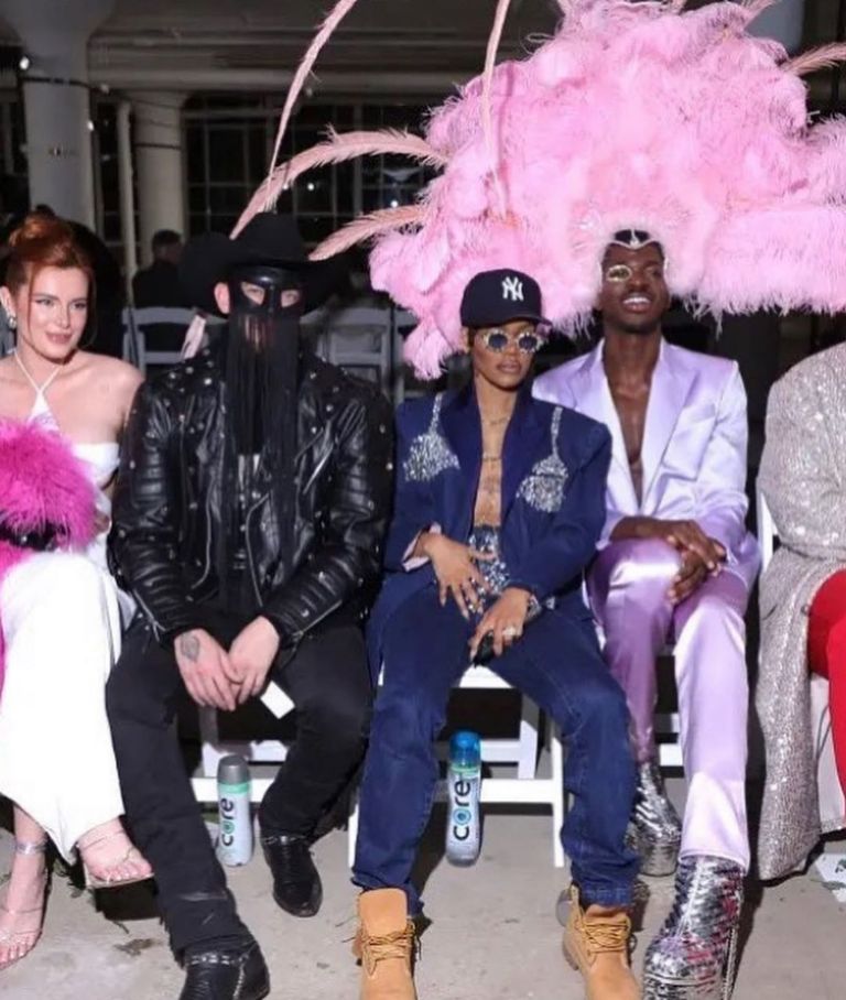 Bella Thorne, Orville Peck, Teyana Taylor, Lil Nas X y Sam Smith asisten al desfile de Christian Cowan durante la Semana de la Moda de Nueva York el 14 de febrero de 2023 en la ciudad de Nueva York.