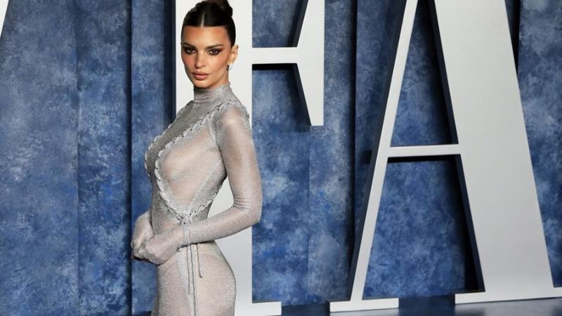 Toma asiento antes de ver cómo Emily Ratajkowski explotó la red con ajustado vestido semitransparente