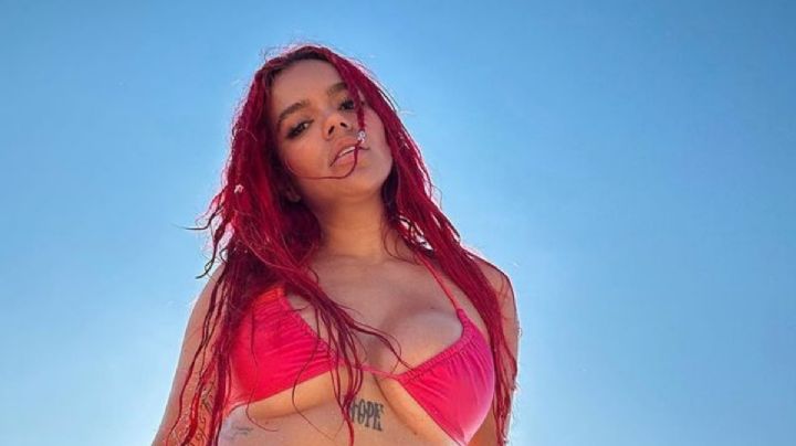 Desde el Caribe, Karol G paraliza la red con sus curvas usando un bikini que deja poco a la imaginación