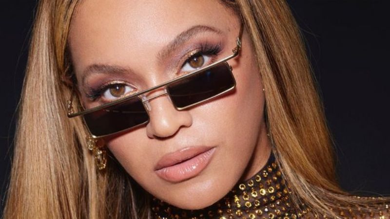 Paralizando corazones, Beyonce brilla y brilla con un conjunto dorado reluciente