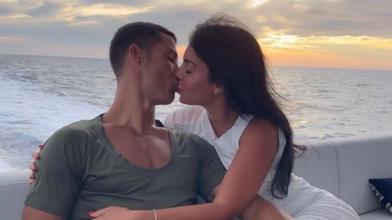 Desde un yate, Georgina Rodríguez deja caer una mirada de ensueño y nostalgia con Cristiano Ronaldo