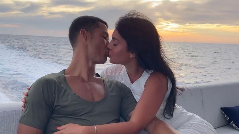 Desde un yate, Georgina Rodríguez deja caer una mirada de ensueño y nostalgia con Cristiano Ronaldo