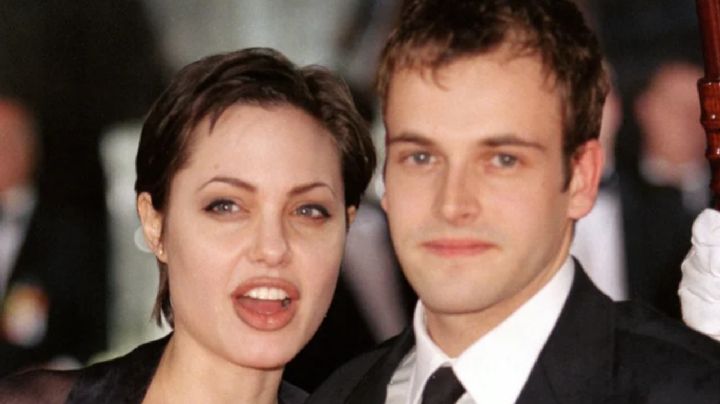 La boda de Angelina Jolie con Jonny Lee Miller fue todo menos tradicional