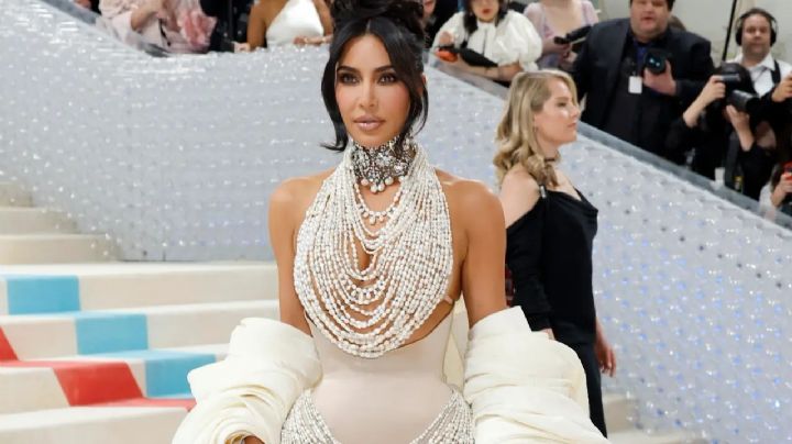 Kim Kardashian sorprende con un vestido de perlas en el Met Gala 2023