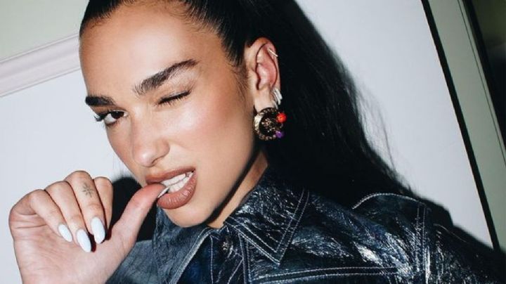 Dua Lipa impone tendencia con la minifalda plateada que será furor esta temporada