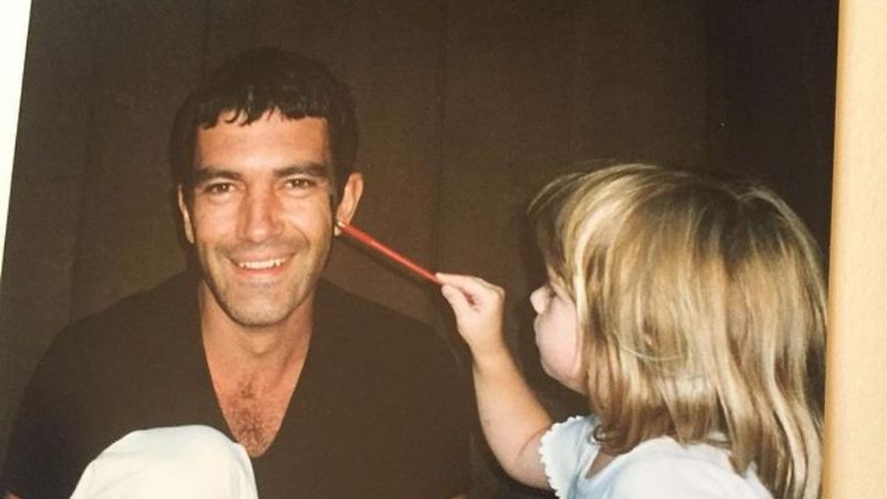 Así luce hoy Stella Banderas, la talentosa hija de Antonio Banderas y Melanie Griffith, a sus 16 años