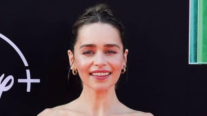 Emilia Clarke impone tendencia con el vestido perfecto para las bajas temperaturas