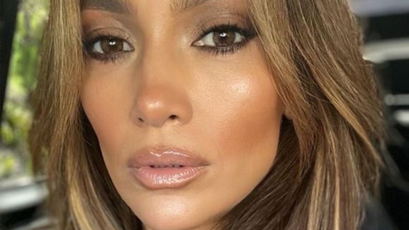 3 cosas claves que Jennifer Lopez llevaría en su bolsa si se fuera sola a una isla desierta